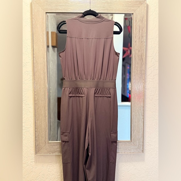 Athleta Brooklyn Sleeveless ZipUp Utility Jumpsuit In Shale Women’s Size 8 Comfy - Picture 7 of 10